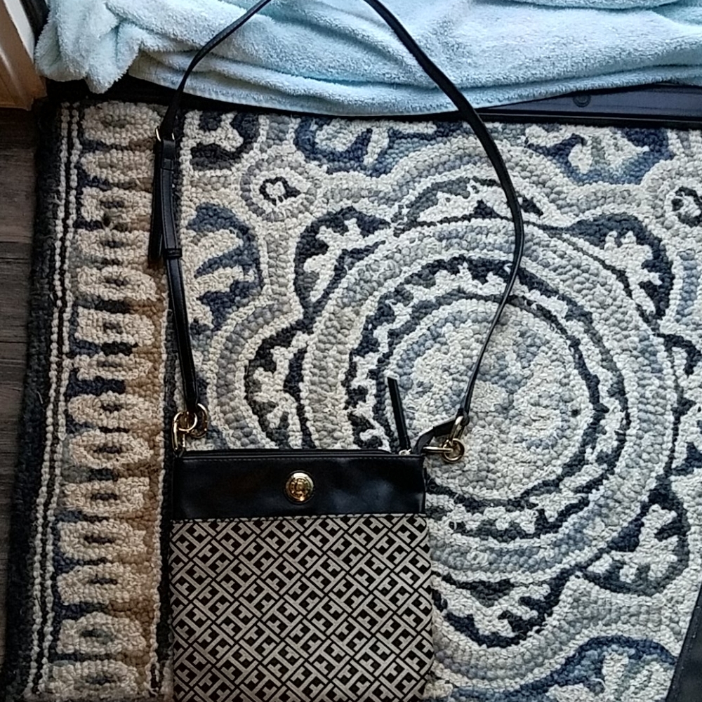 tommy Hilfiger purse